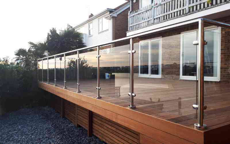 Mirror polished railing system with glass and top rail