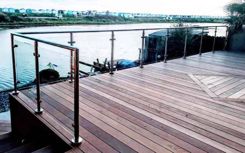 Stainless steel railings with glass and top rail riverside